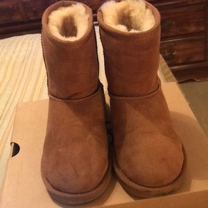 Slightly used chestnut ugg